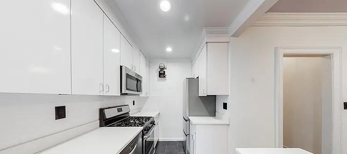 W 12th St #1G - Photo 3 of 4