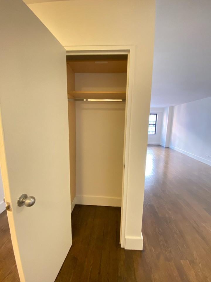 E 63rd St #12D - Photo 5 of 5