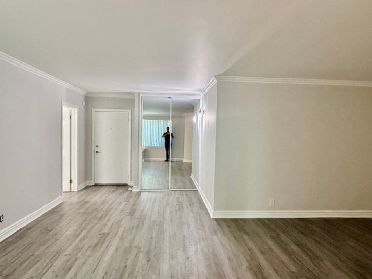1595 E. Chevy Chase Drive - Photo 3 of 31
