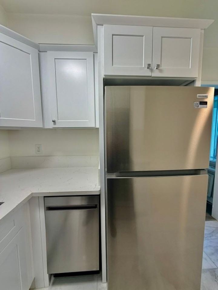 1595 E. Chevy Chase Drive - Photo 6 of 31