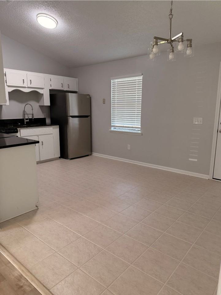 1006 Ridgeland Dr - Photo 4 of 11