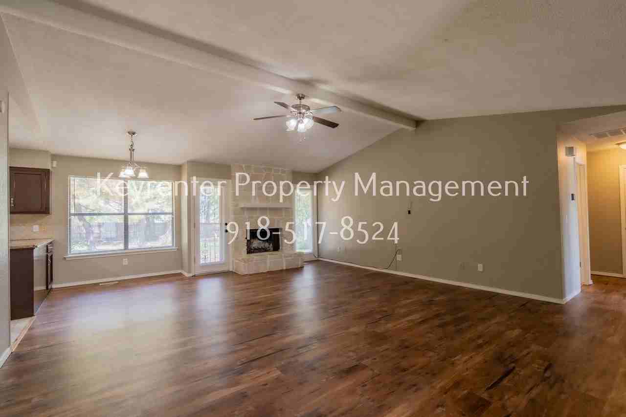 8807 E 56th St - Photo 3 of 14