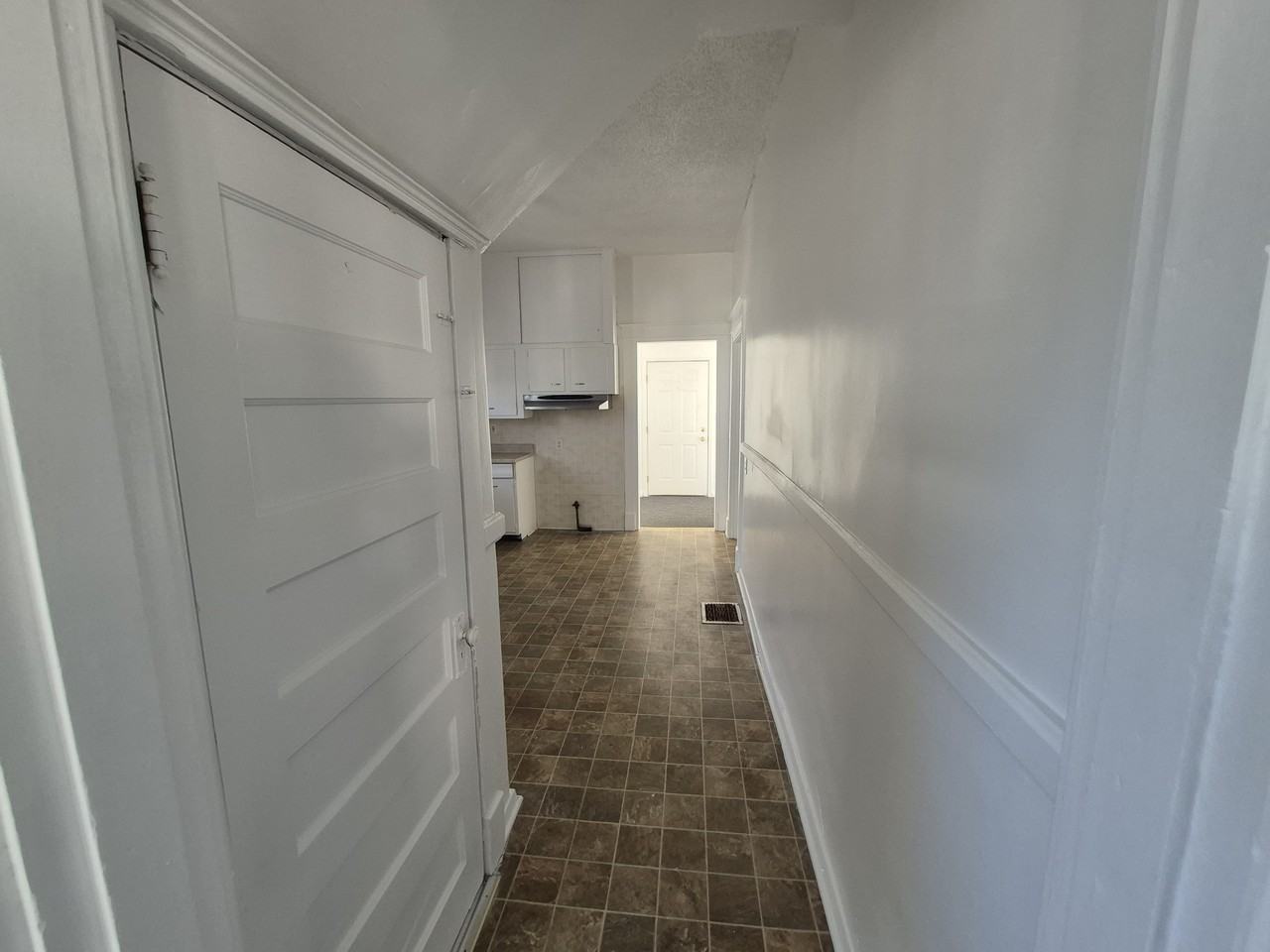 635 S 39th St #1 - Photo 5 of 27