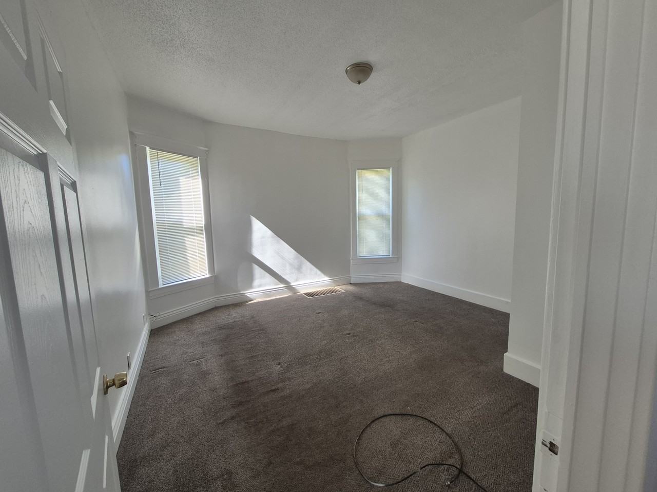 635 S 39th St #1 - Photo 7 of 27