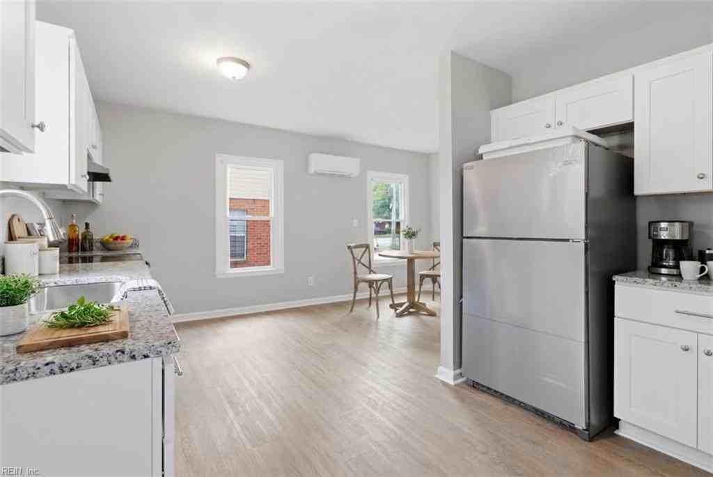 1442 W 41st St #1 - Photo 4 of 13