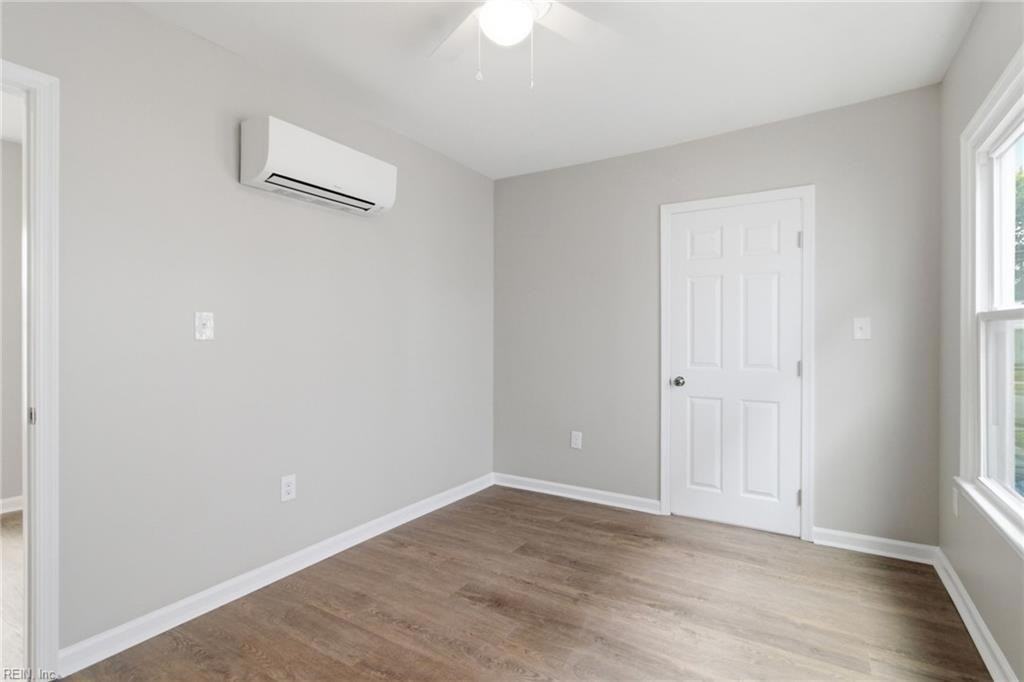 1442 W 41st St #1 - Photo 7 of 13