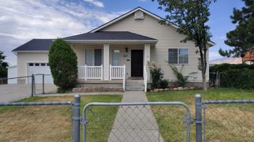 featured image of 627 E 700 N #1