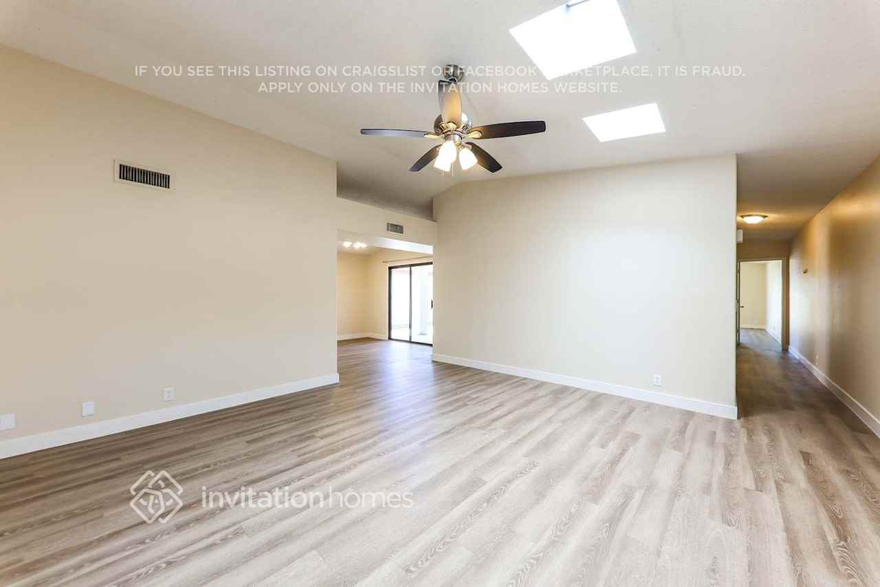 11134 N 82nd Dr - Photo 4 of 17