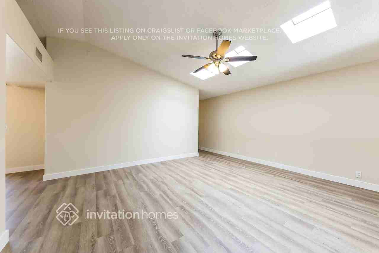 11134 N 82nd Dr - Photo 5 of 17