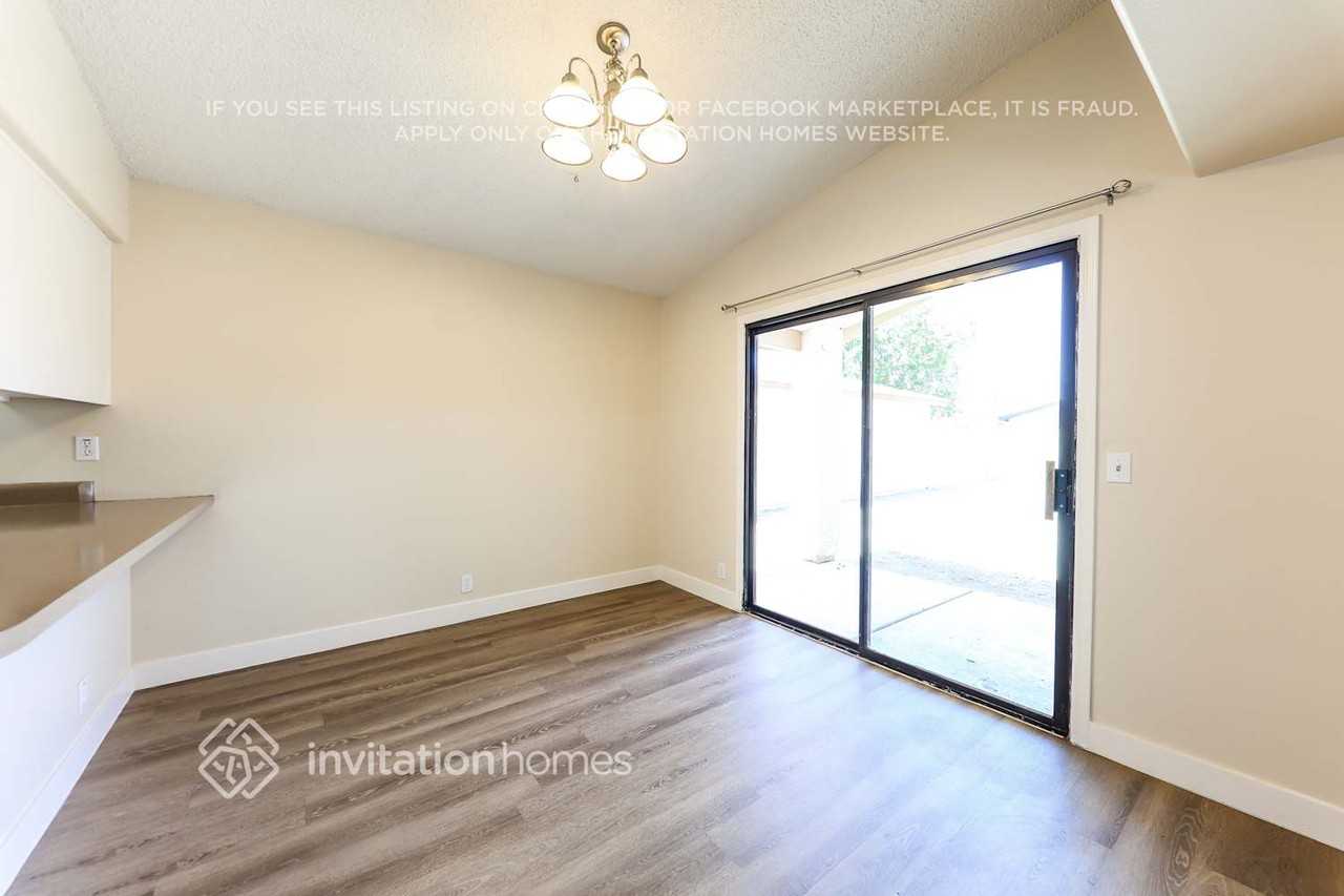 11134 N 82nd Dr - Photo 7 of 17
