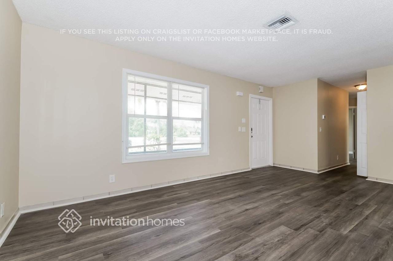 5583 Cynwyd Cir - Photo 6 of 17