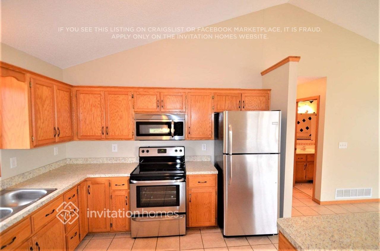 351 4th Ave S - Photo 3 of 16