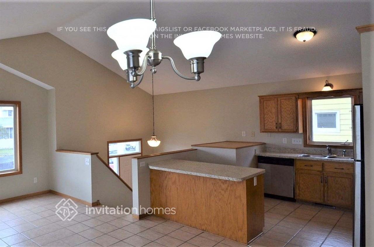 351 4th Ave S - Photo 4 of 16