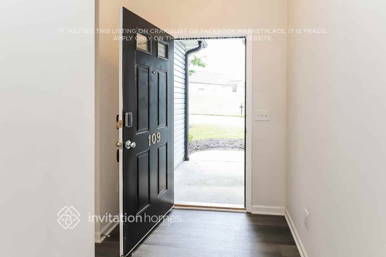 109 Brookbank Ct - Photo 4 of 16