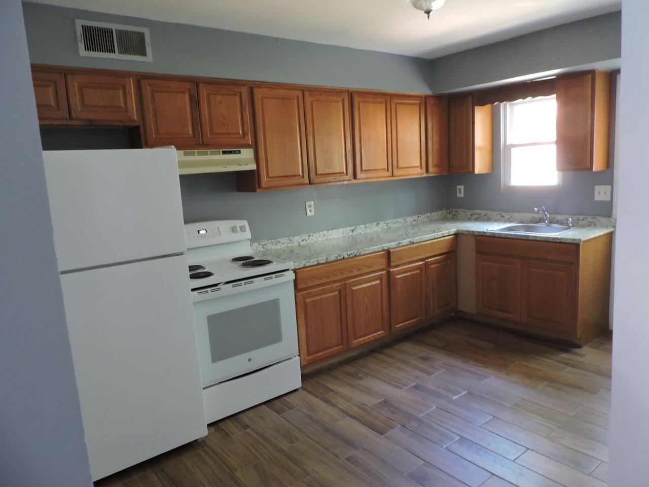 143 Spruance Rd - Photo 3 of 6