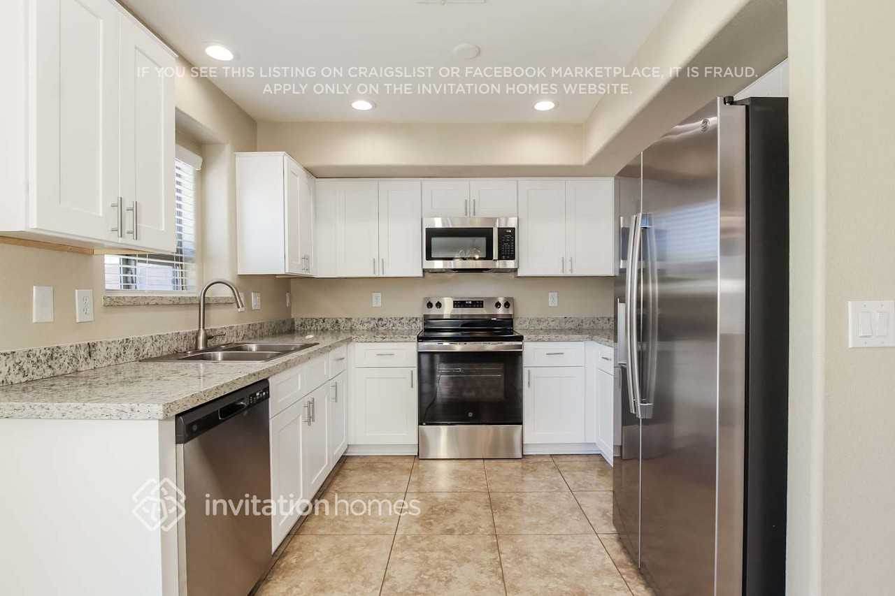 15986 W Durango St - Photo 6 of 18