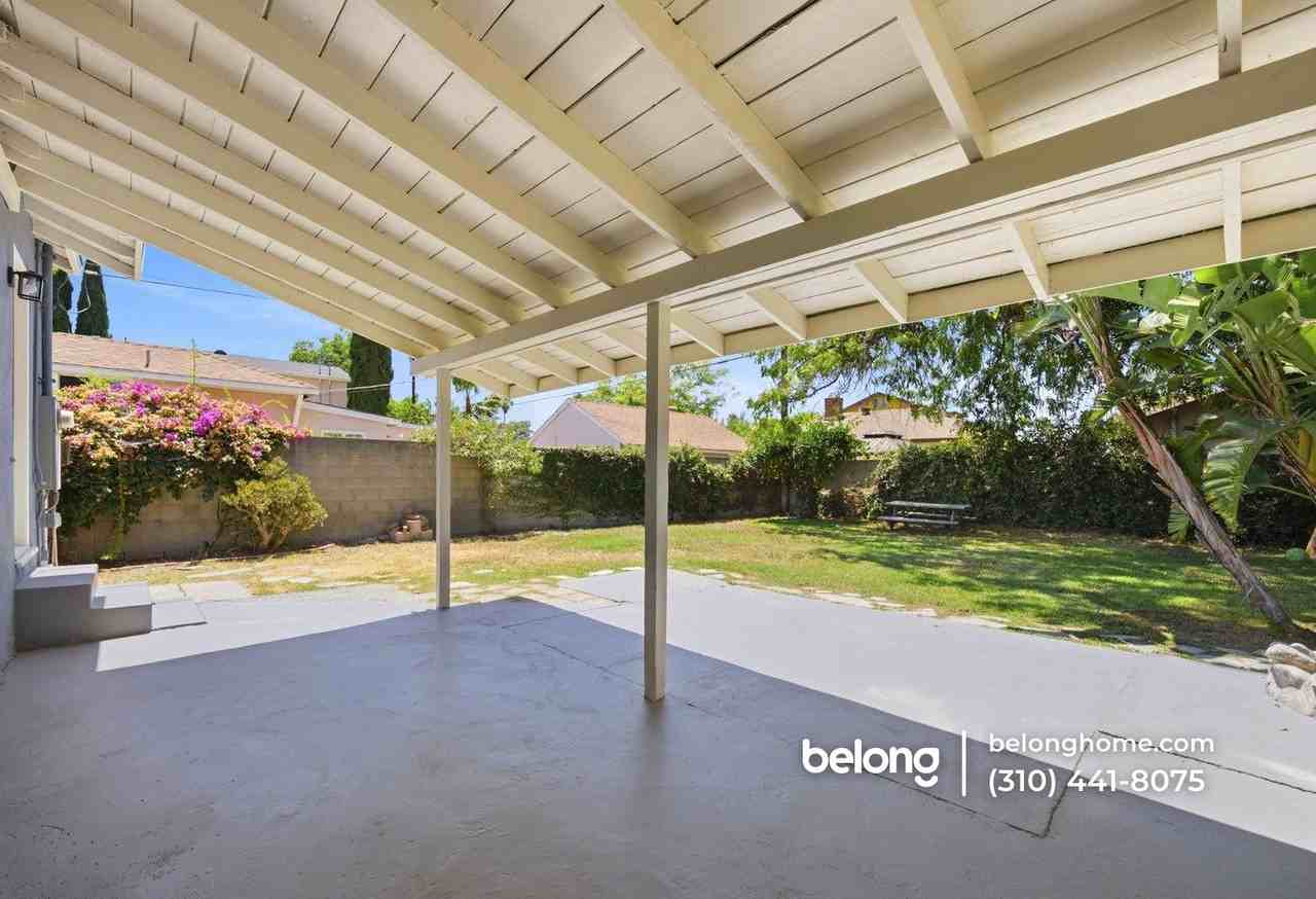 8133 Gentry Ave - Photo 5 of 25