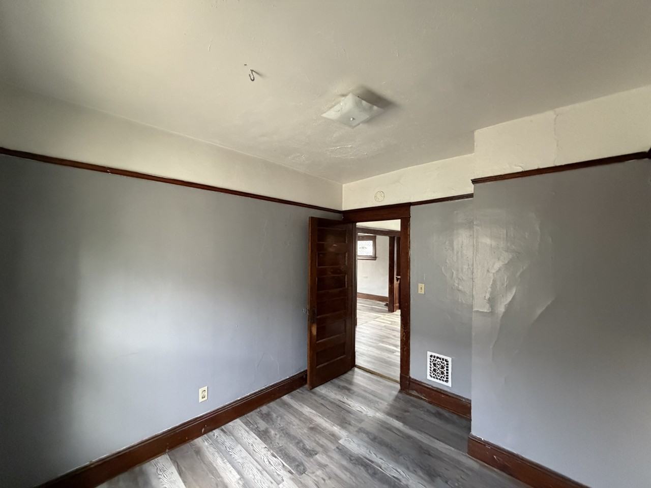 18826 Sloane Ave - Photo 4 of 17
