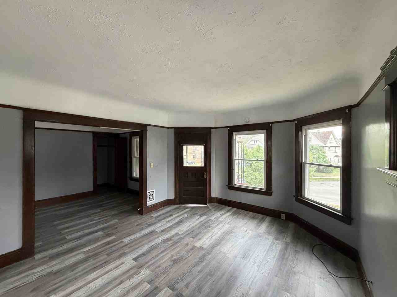 18826 Sloane Ave - Photo 5 of 17