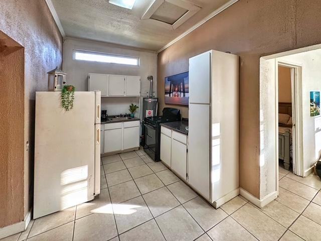 23723 Railroad Ave - Photo 3 of 10