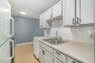 5301 - 5305 Russell -Sommerset Place - Photo 1 of 1