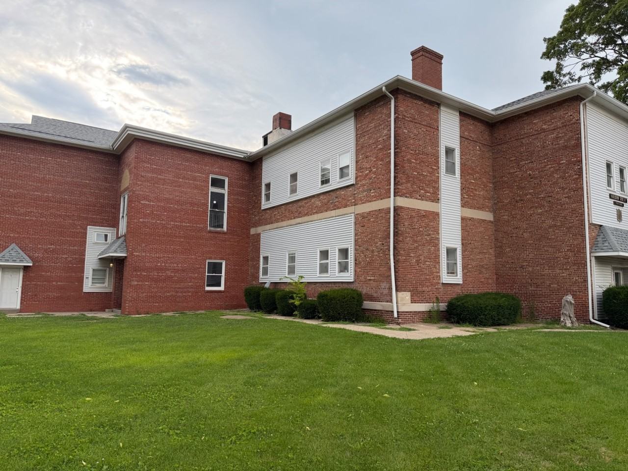 213 N Lincoln St - Photo 2 of 2