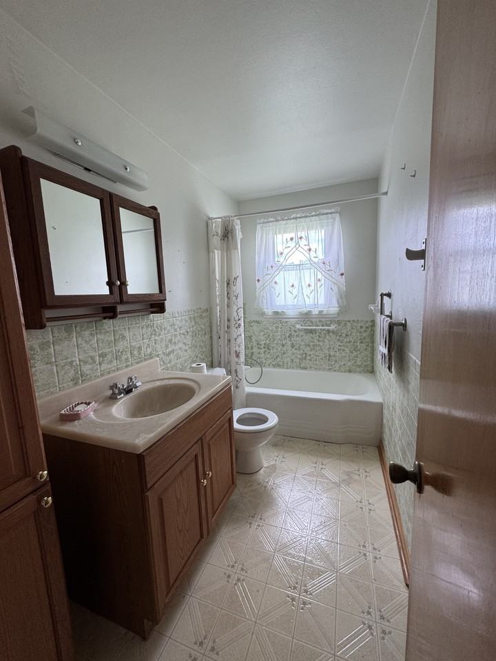 241 Helena Dr #1 - Photo 2 of 7