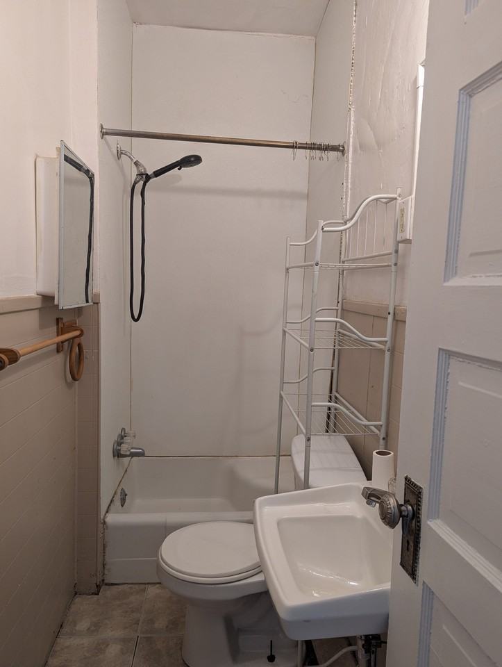 614 Lafayette St #1 - Photo 4 of 5