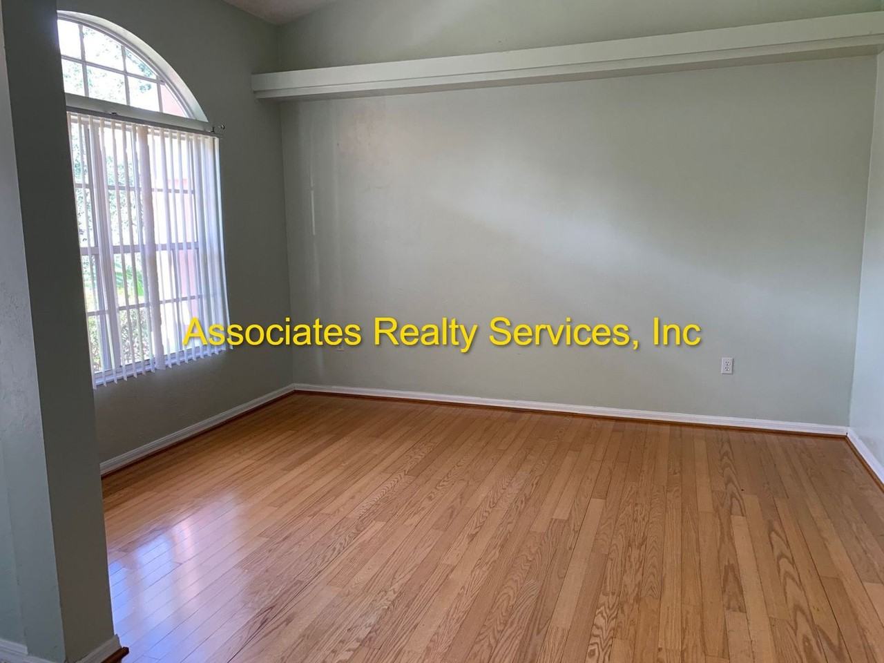 10335 Nw 13th Ln - Photo 4 of 19