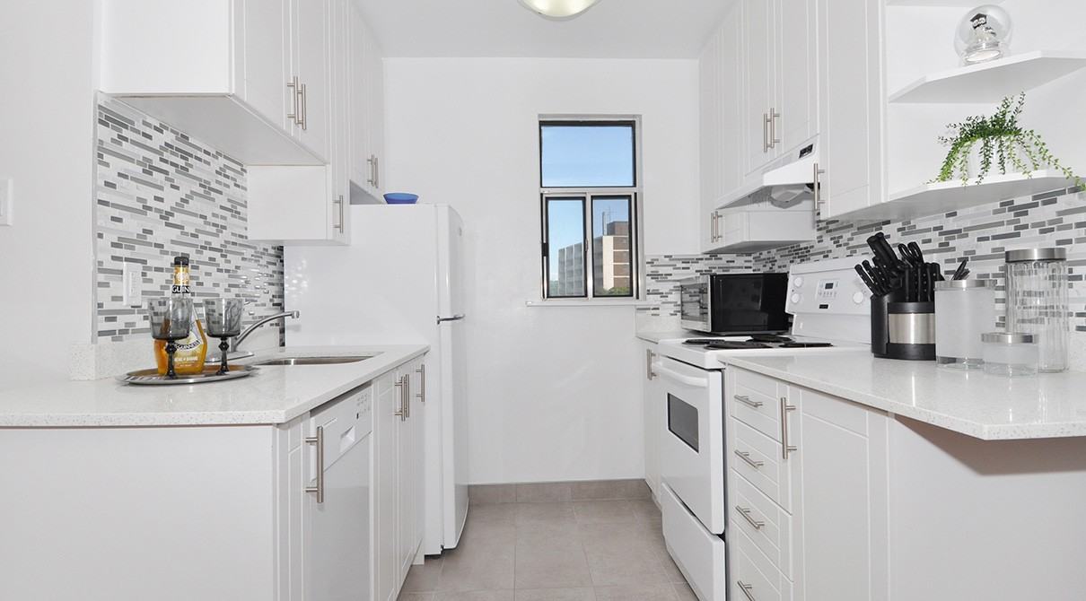 250 St. George - Photo 2 of 9