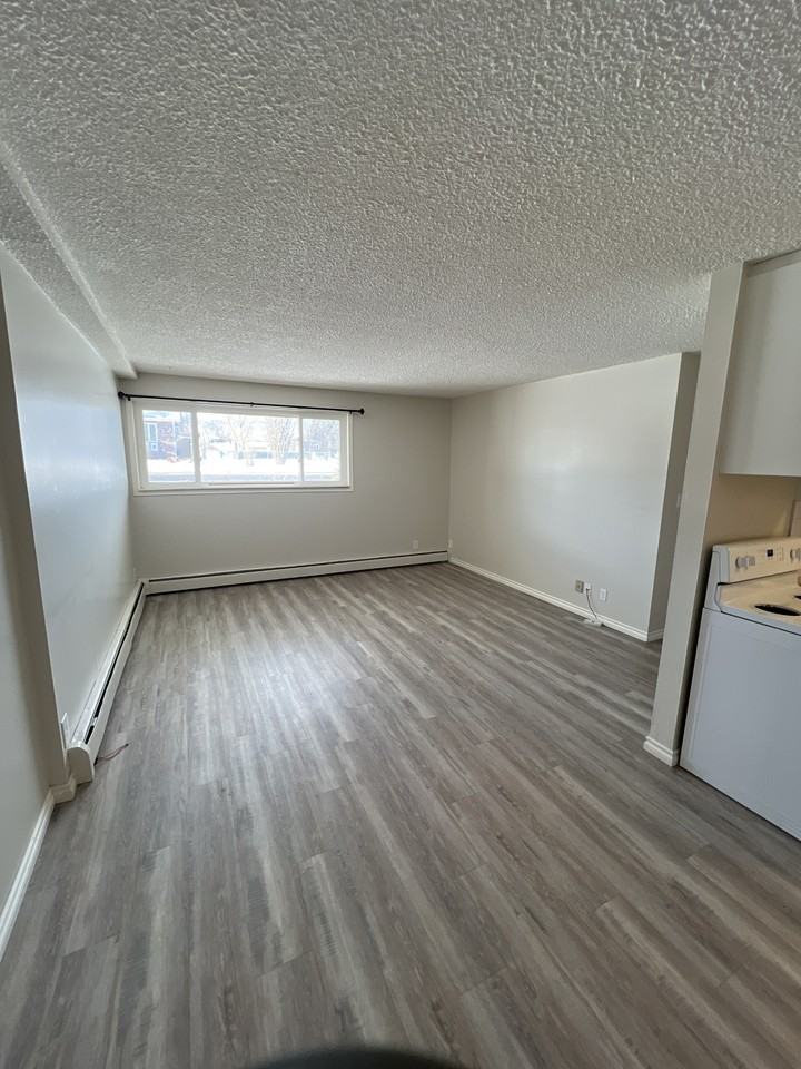 Birchmount Apartment - Photo 3 of 10