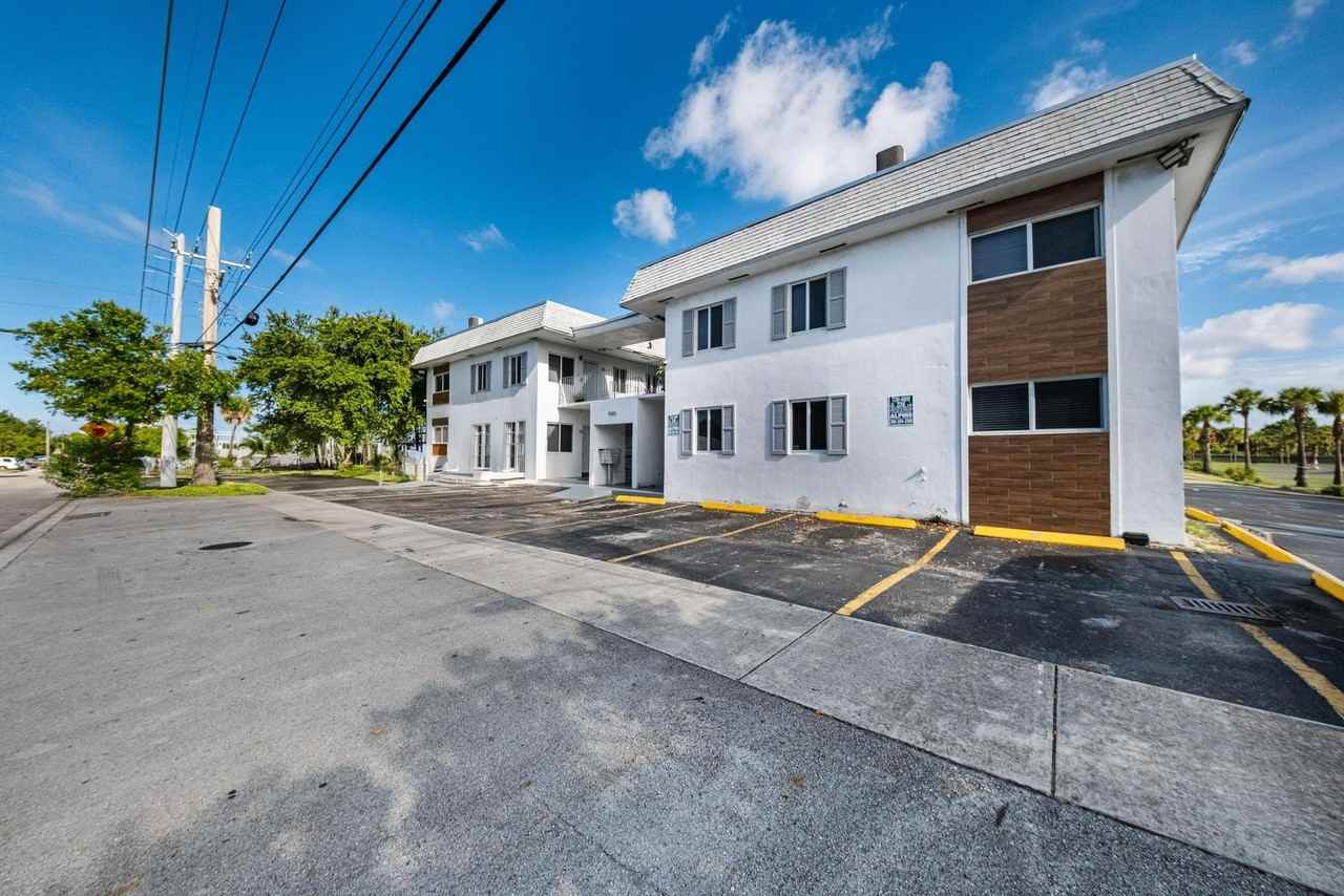 Kenwood Apartments - Photo 2 of 18