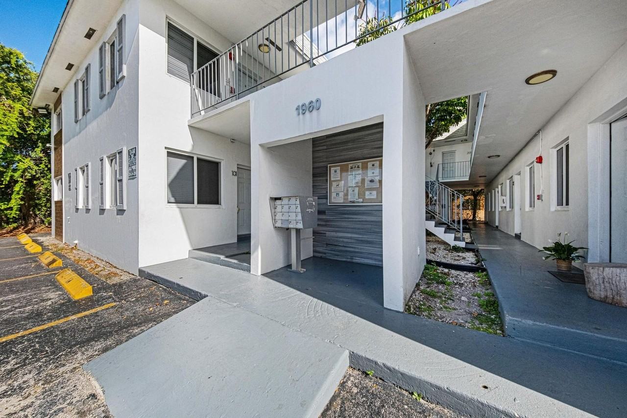 Kenwood Apartments - Photo 3 of 18