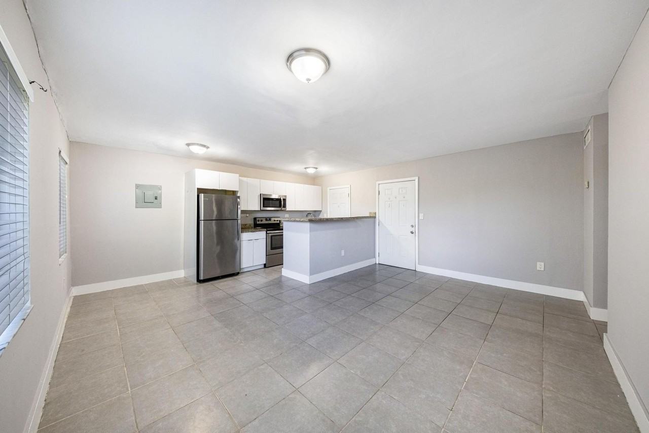 Kenwood Apartments - Photo 6 of 18