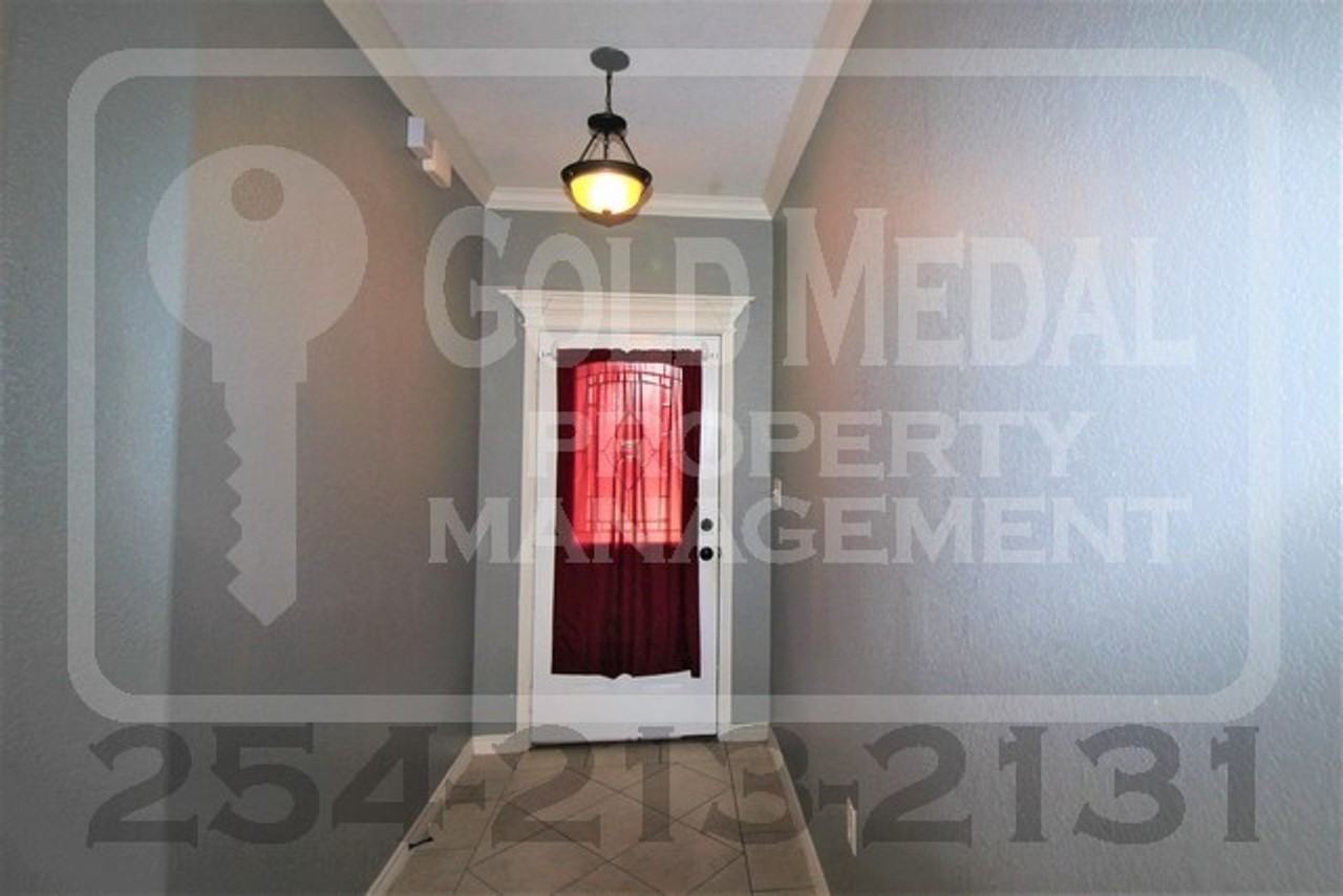 401 Hedy Dr - Photo 2 of 33