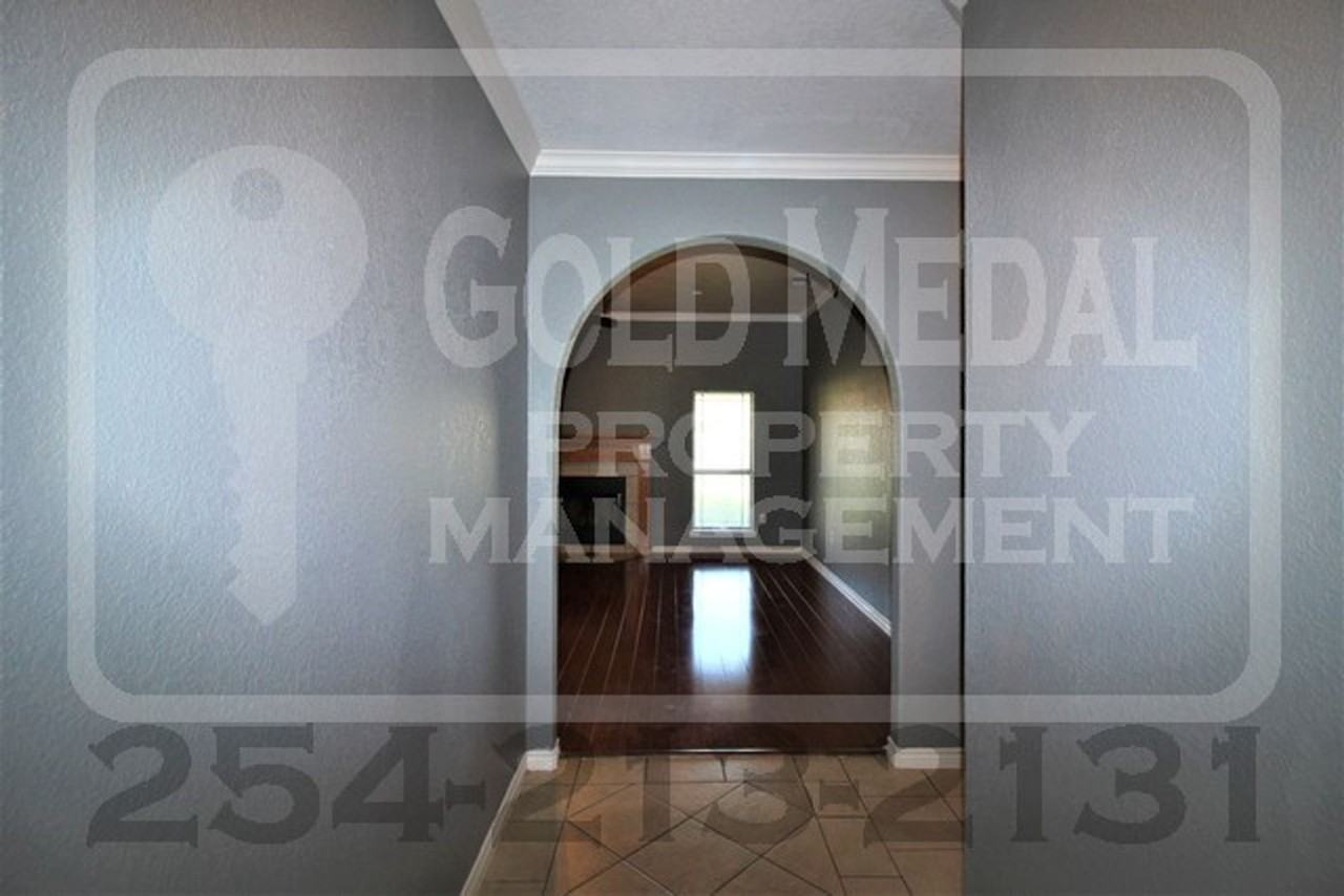 401 Hedy Dr - Photo 3 of 33