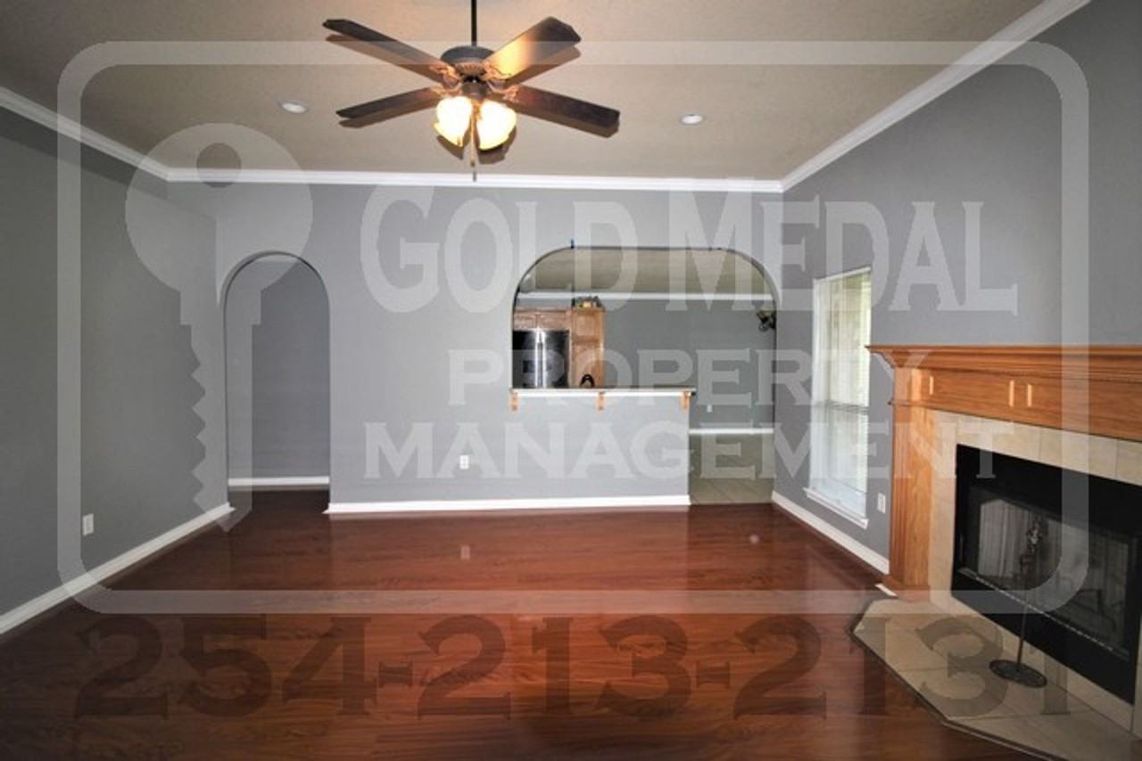 401 Hedy Dr - Photo 5 of 33