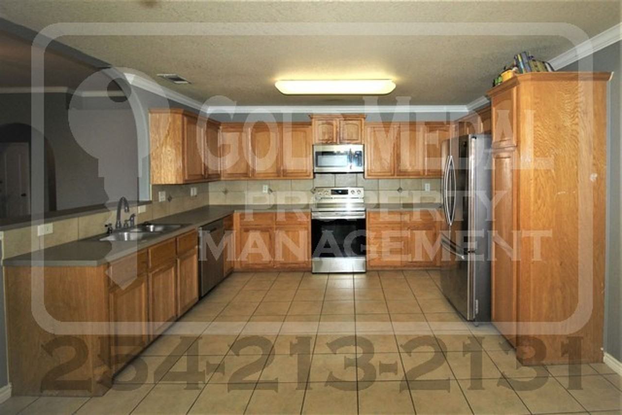 401 Hedy Dr - Photo 6 of 33