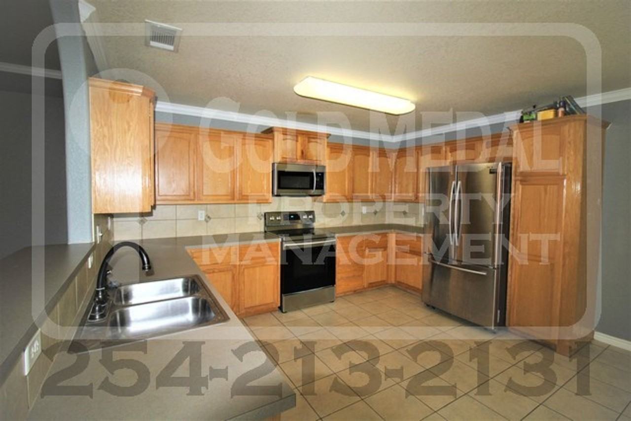 401 Hedy Dr - Photo 7 of 33