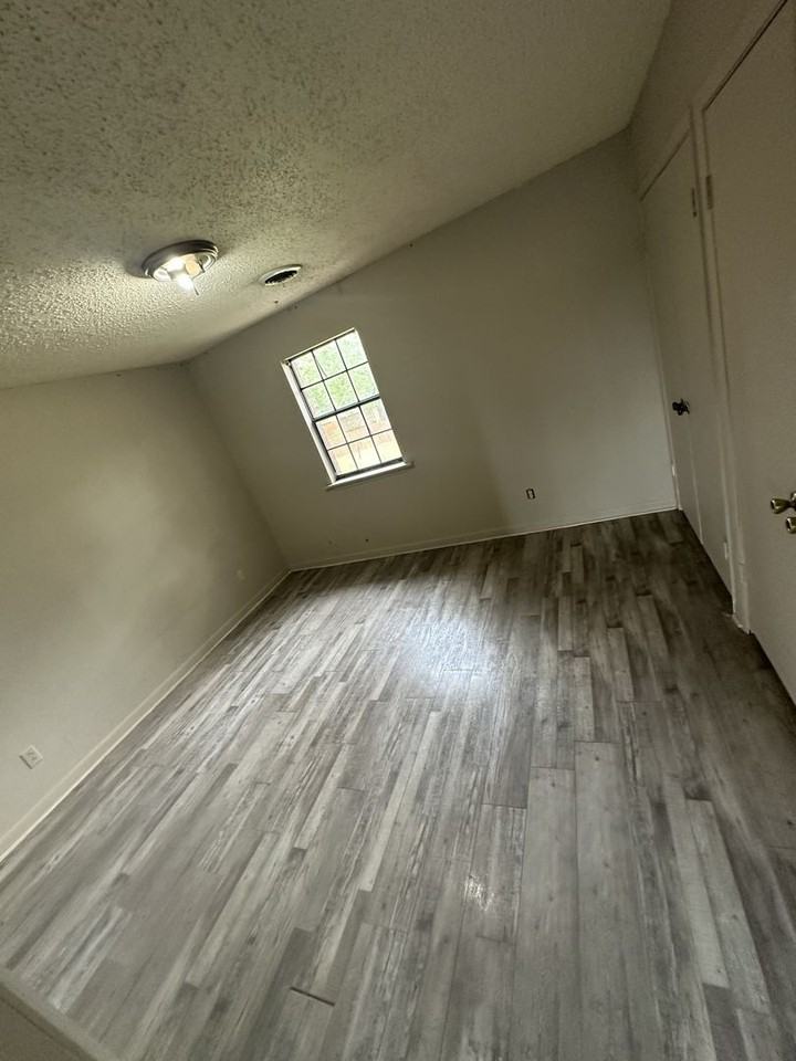 1 Hidden Valley Dr - Photo 4 of 4