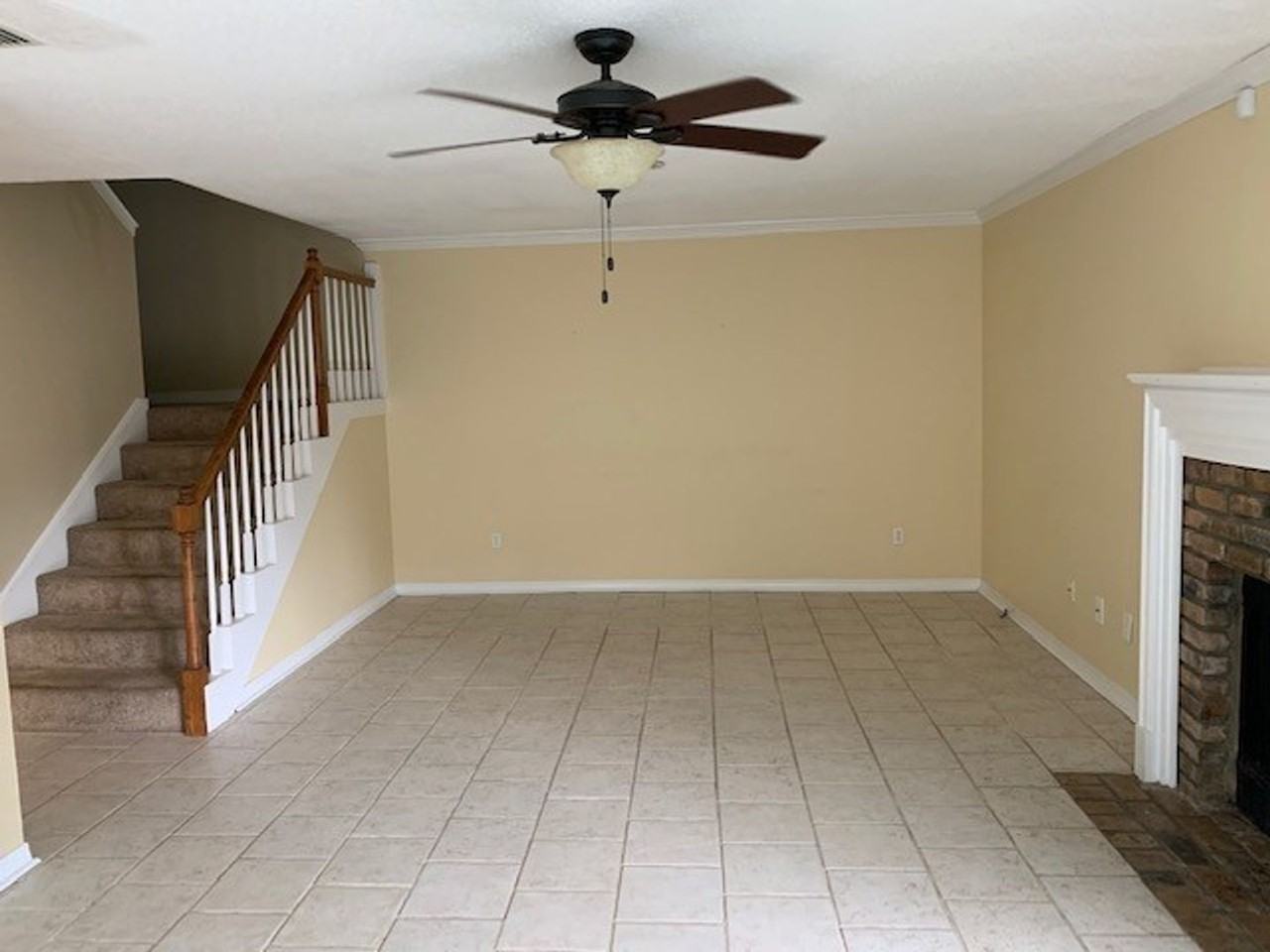 6017 Sussex Dr - Photo 4 of 9