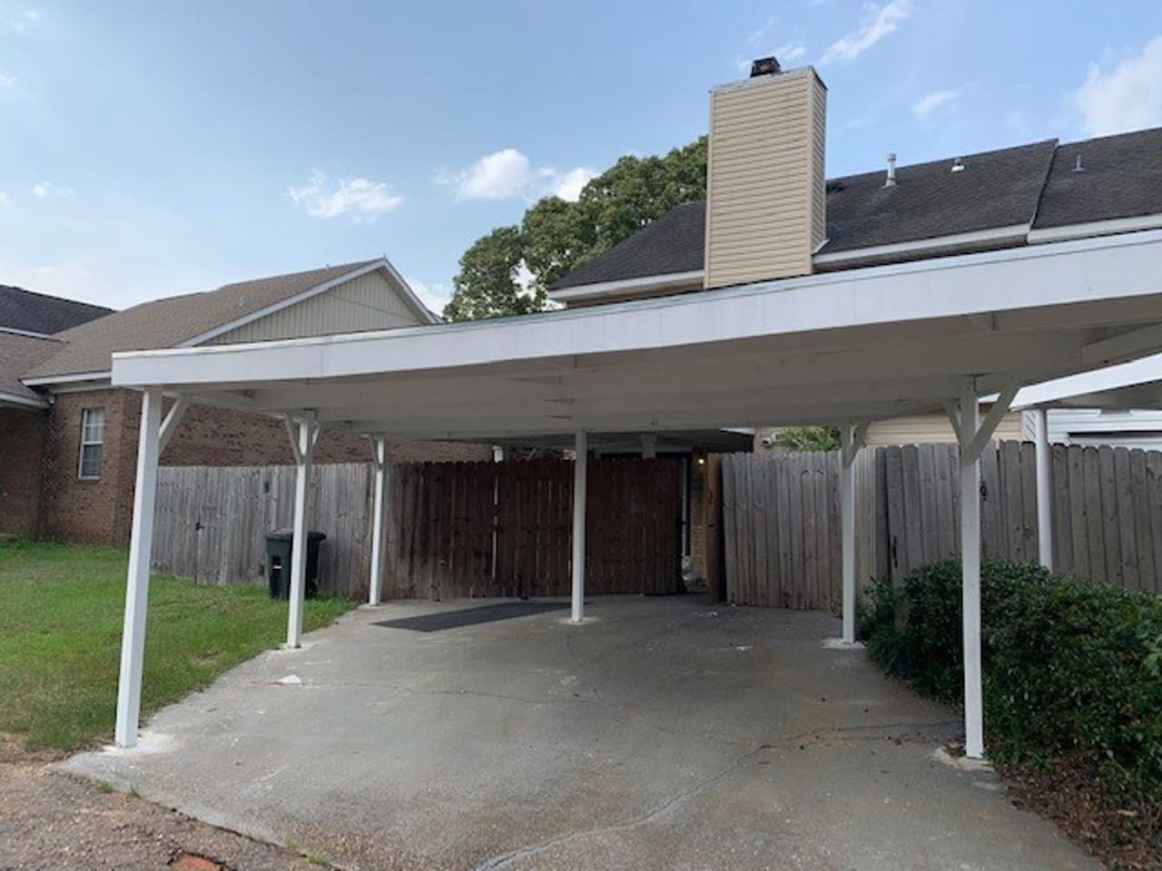 6017 Sussex Dr - Photo 6 of 9