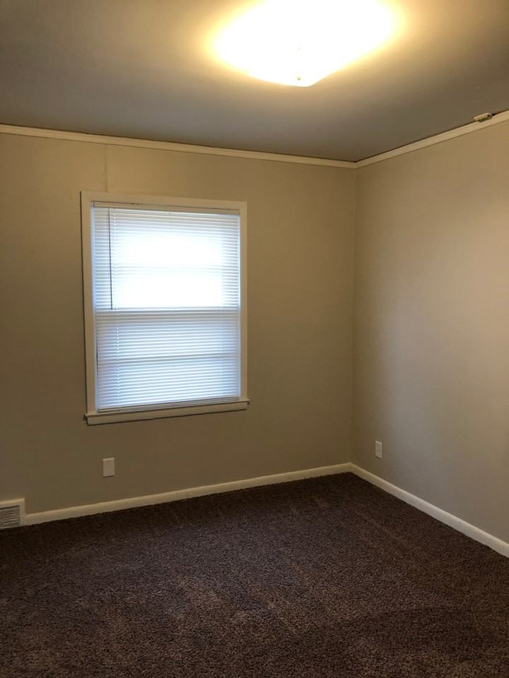 6541 N 35th St - Photo 3 of 11