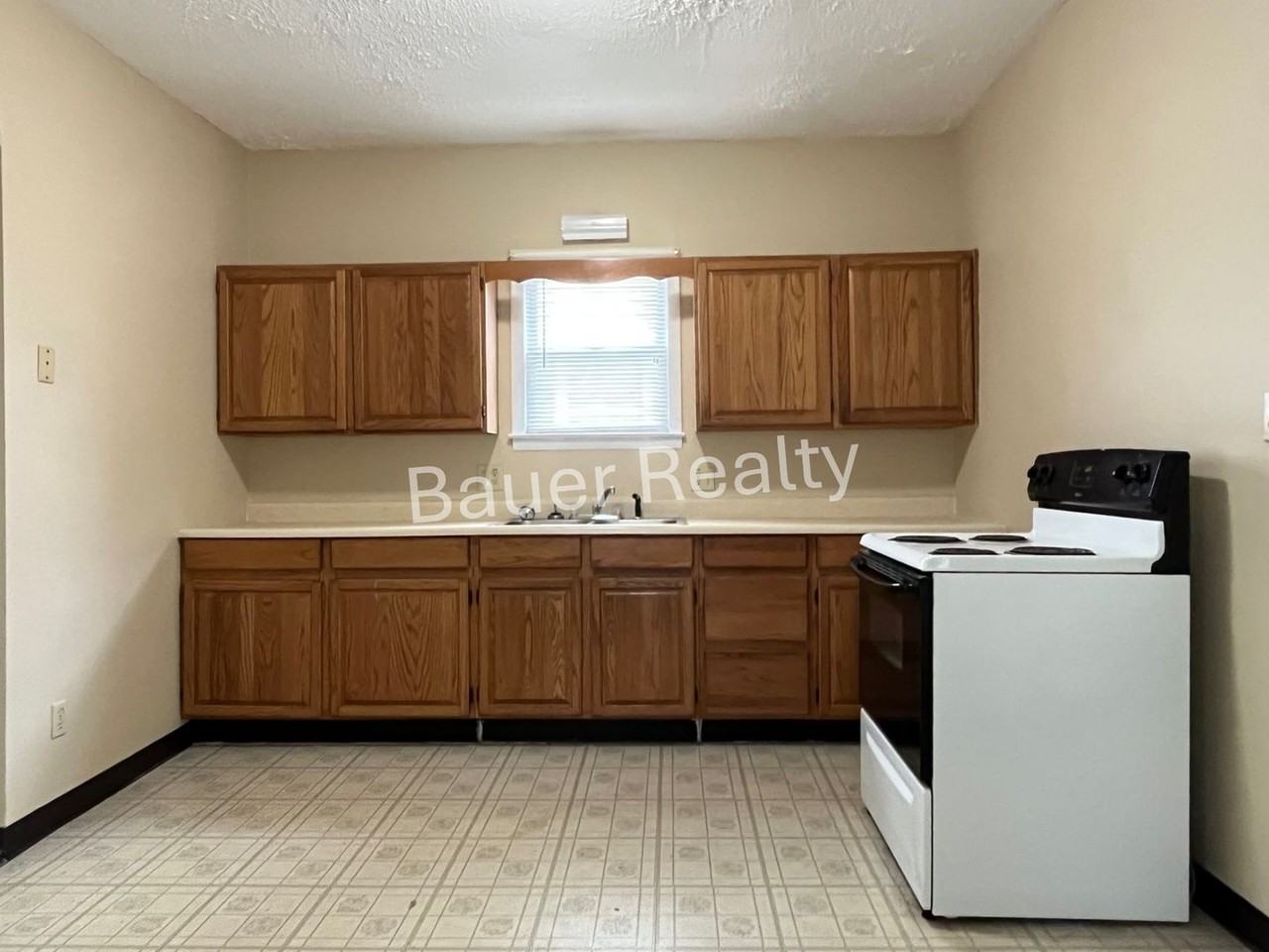 629 Cottage St - Photo 6 of 15