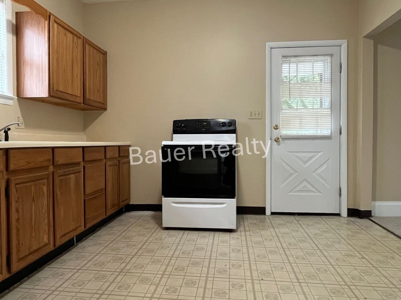 629 Cottage St - Photo 7 of 15