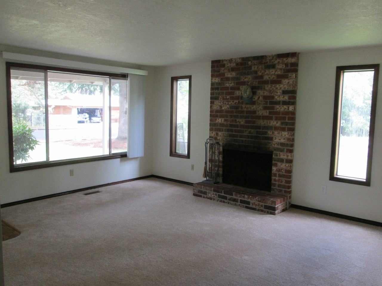 17640 Sw Wright St - Photo 2 of 11