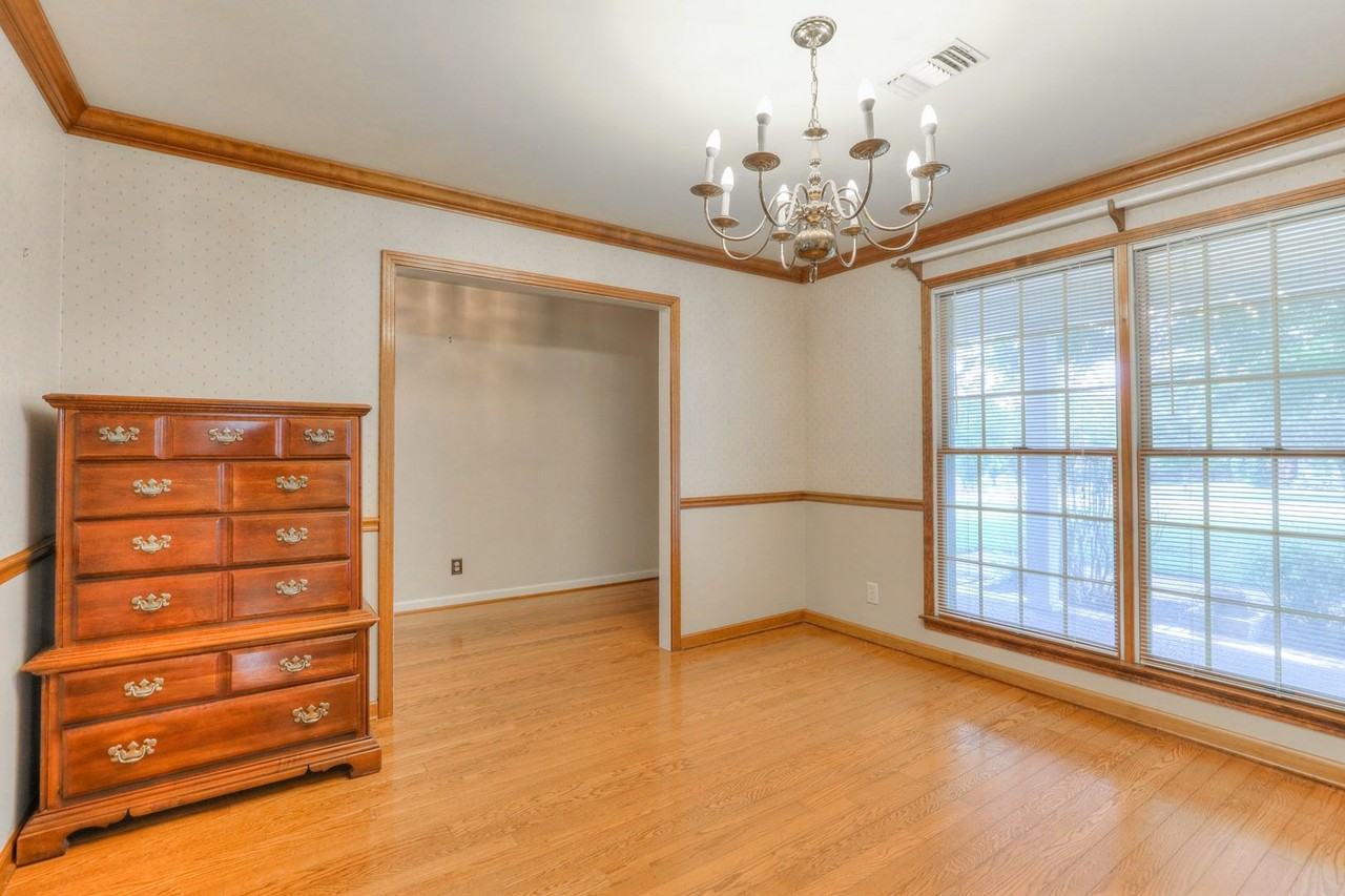 2303 Friendship Dr - Photo 6 of 32