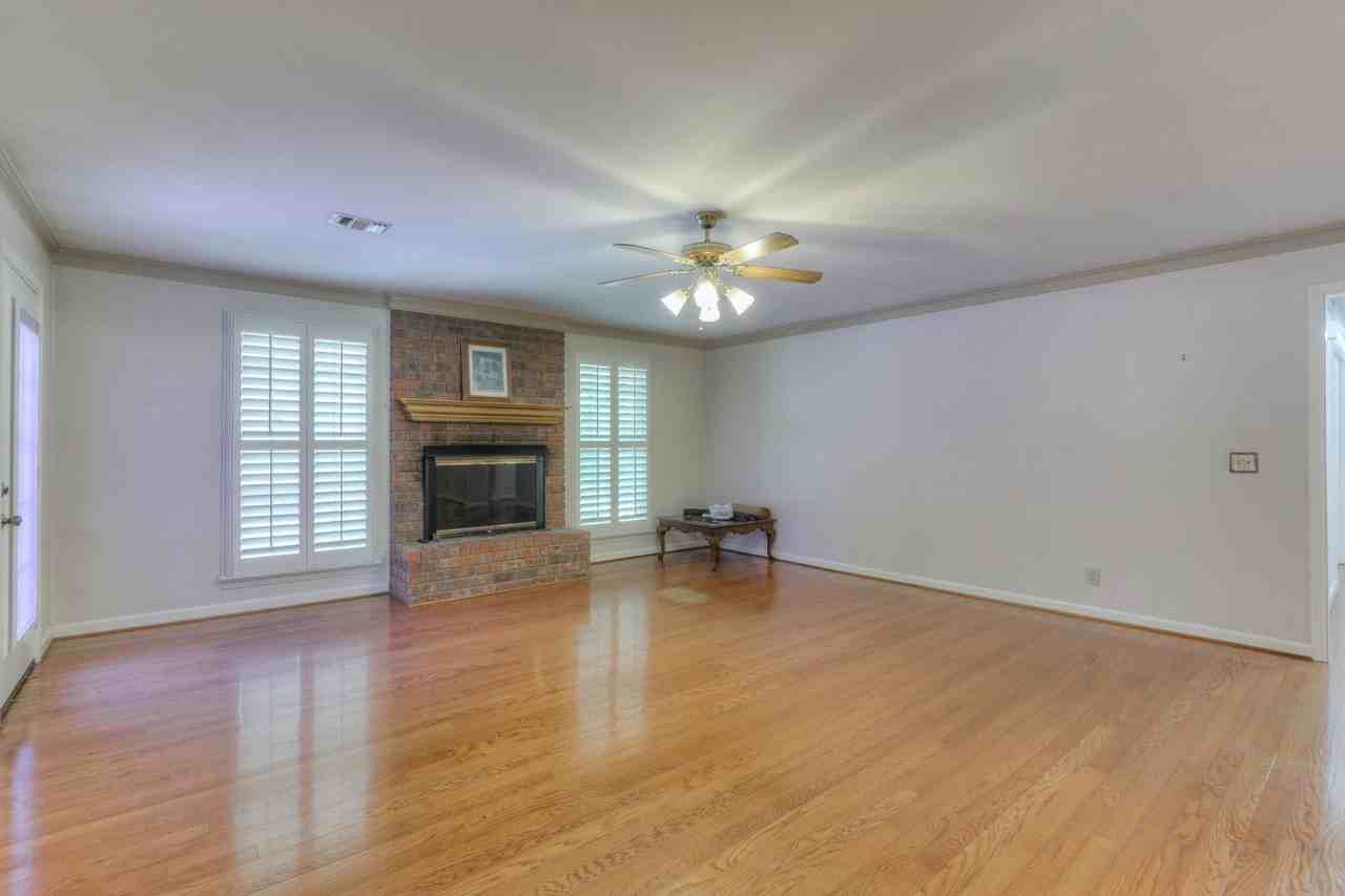 2303 Friendship Dr - Photo 7 of 32