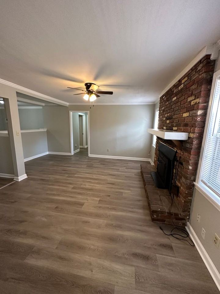 2760 Bragg Ln - Photo 3 of 11
