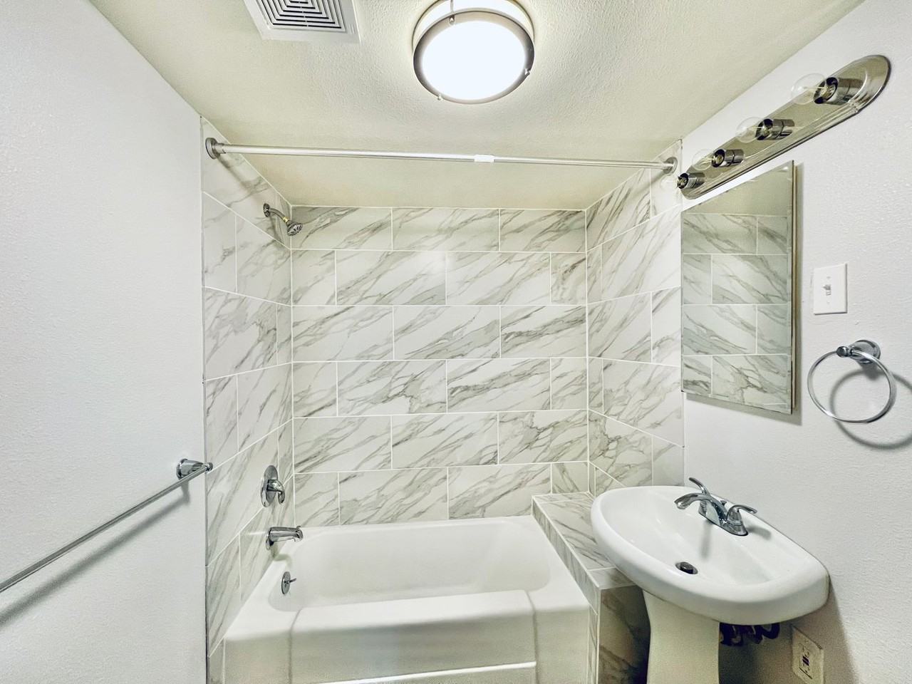 1403 S 99th St - Photo 6 of 26